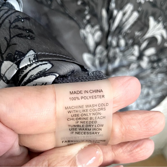 VINCE CAMUTO Mock Neck Grey Floral Print Long Sleeves Pullover Blouse Size M - Picture 12 of 15